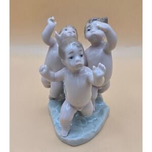 Lladro Porcelain Three Dancing Cherubs # 5804 Spain Figurine